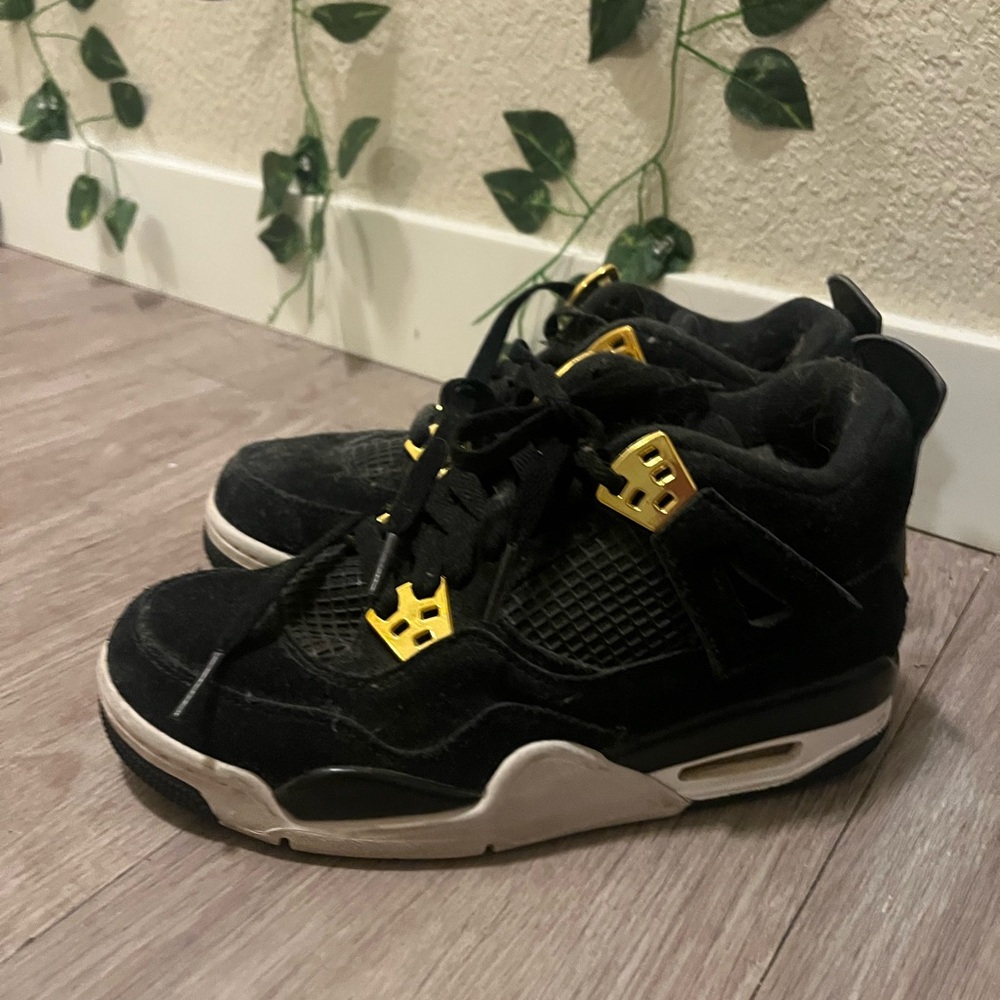 Nike air Jordan’s retro 4’s royalty